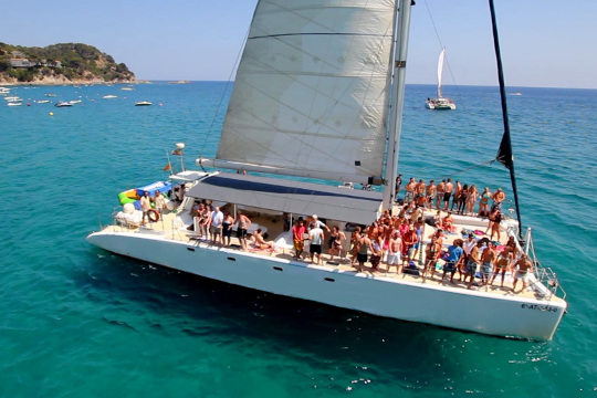 Activité EVJF Catamaran Party à Barcelone