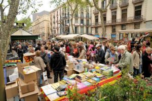 Les rues de Barcelone pendant la Sant Jordi